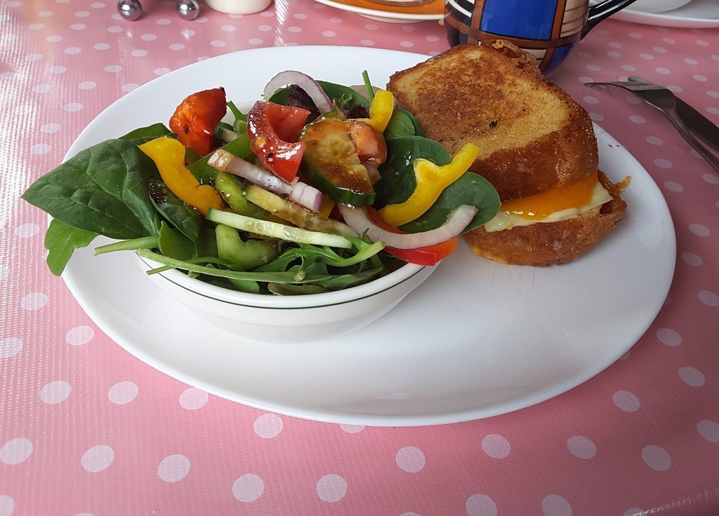 Baked Inn Bakery & Eatery